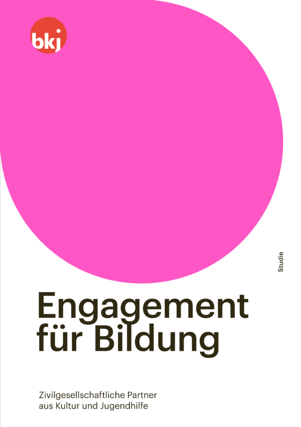 Titelbild der Studie „Engagement für Bildung. Zivilgesellschaftliche Partner aus Kultur und Jugendhilfe“ der BKJ (2021)